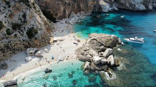 alexandra-cozmei-XSdSkTnEZ_o-unsplash