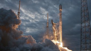 spacex-yJv97tE7GDM-unsplash